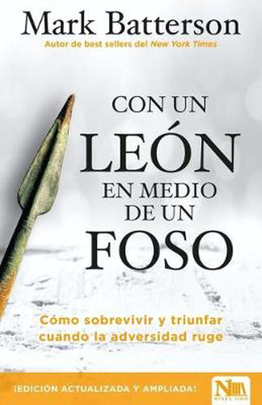 Con Un León Medio de Un Foso - Re-vived